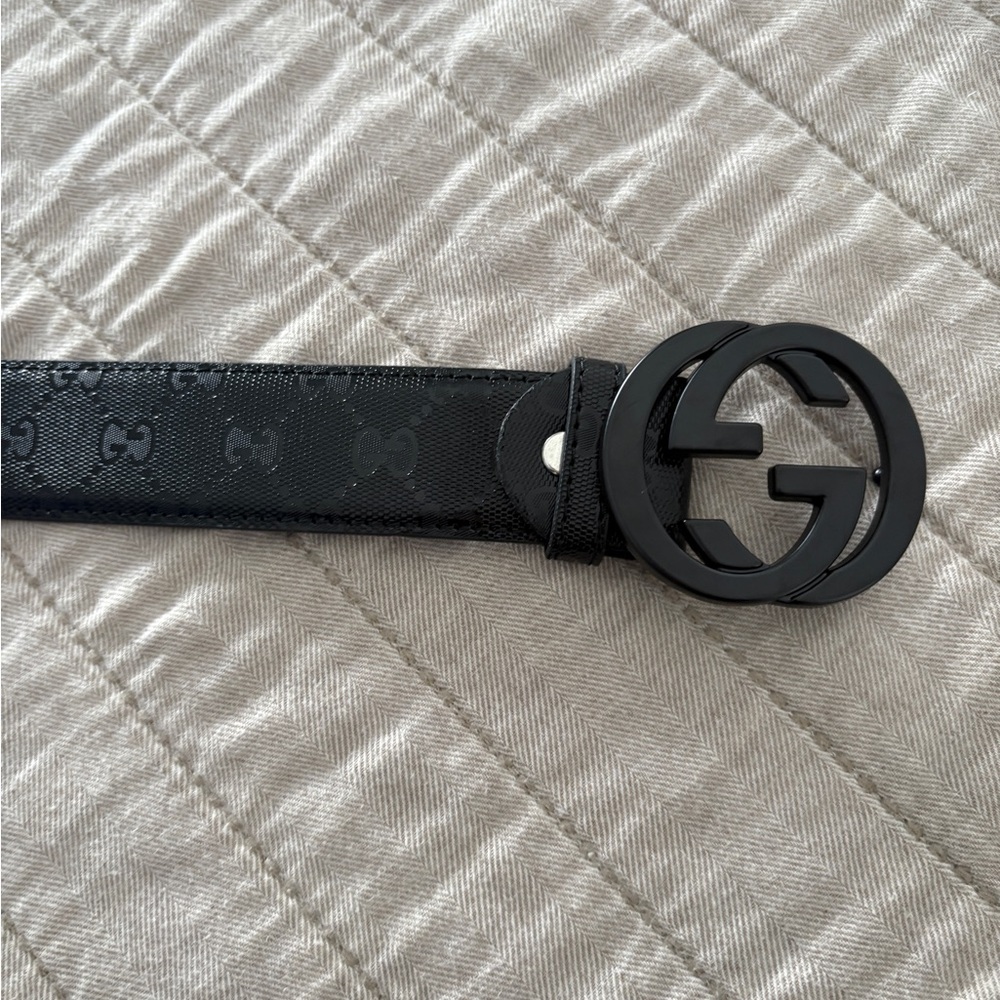 Gucci Black Leather Belt Authentic & barely used